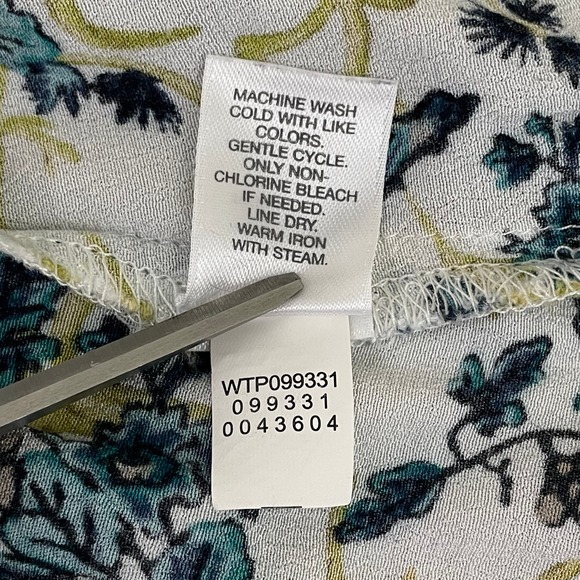 J. Jill Blouse Womens Large Blue Gold Floral Boho V Neck Shell Like Button Front - Picture 6 of 10